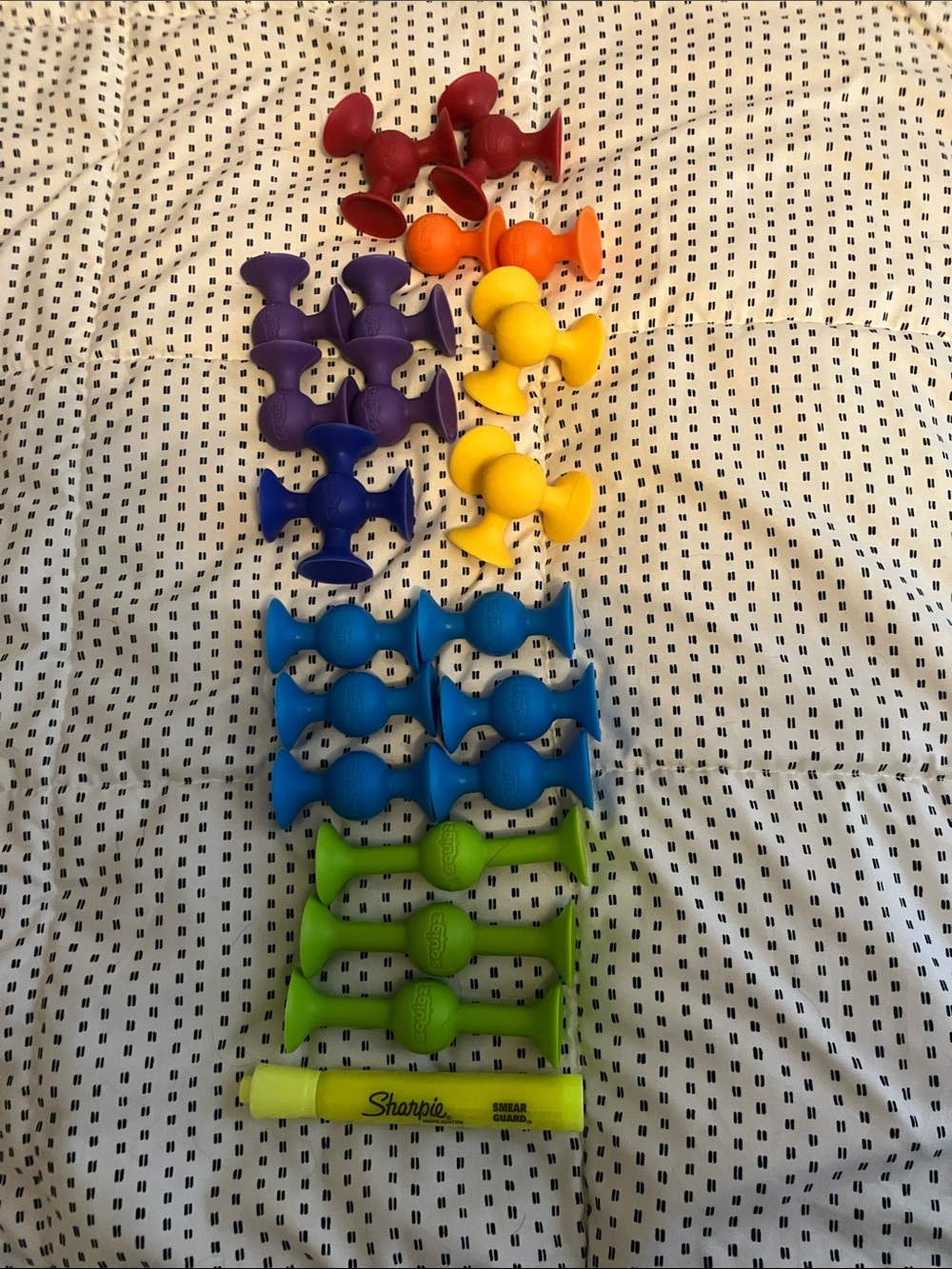 Starter Set of x20 Multicolor Versatile Squigz Learning Toys